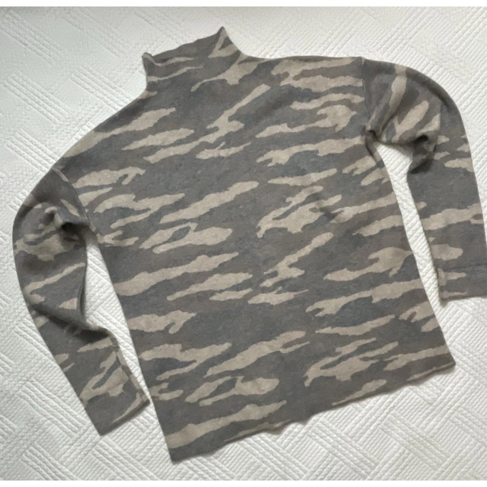 Tahari Women's Camouflage Grey Tan Brown Mock Turtleneck Sweater Size Medium